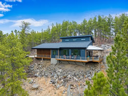 Amazing Views! Gorgeous New Home Near Hill City! فنادق في West Pennington