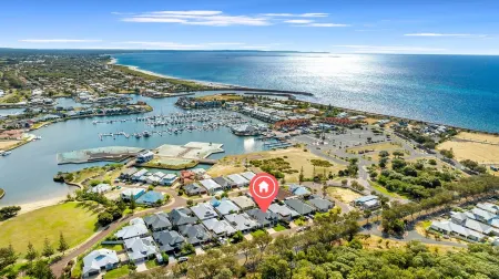 2 Story luxury beach house Отели в г. Джограф