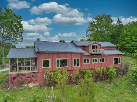 Rustic Luxury Cabin w/ Breathtaking Views, Stunning Sunsets, & Minutes from I24