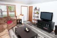 2 Bedroom, 1 Bathroom Convenient Green Bay Getaway