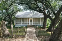 Leaning Oaks Ranch - A Perfect Texas Hill County Ranch Getaway!
