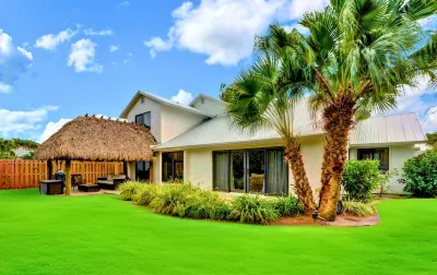 Rainwood Retreat - Palm Beach Gardens Retreat for Families & Groups: Sleeps 8 Отели рядом с достопримечательностью «John D. MacArthur Beach State Park»