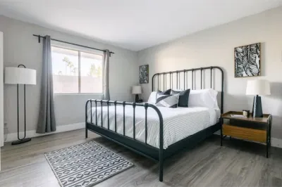 Walk distance to Old Town Scottsdale. Heated pool,spa,ground lvl unit,Maya Codos Hotel a 