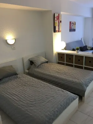 Studio In Beautiful Quiet Complex with AIR CON Communal Pool - FREE WIFI