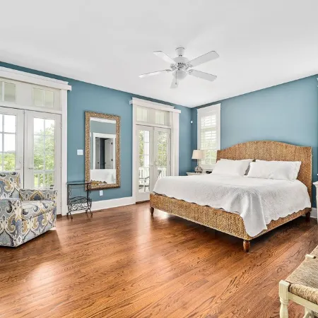 5-bedroom vacation home just a short walk to Cape May Beach