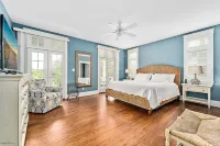 5-bedroom vacation home just a short walk to Cape May Beach