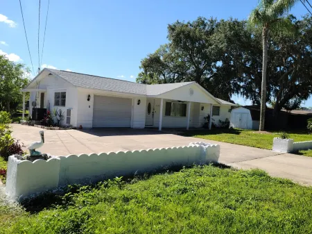 Centrally located quiet neighborhood, private pool, near restaurants & parks