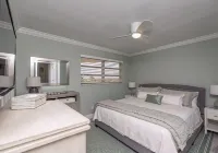 5th Fl condo, steps to JW Marriott & Beach, Sunset Views, walk to restaurants