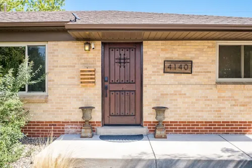 Hot Tub, Steam Room, Billiards, Ping Pong, Darts, 3 Kings, 8 beds total. Hotels in Wheat Ridge