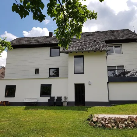 Große,und Luxe Renovierte Wohnung mit Sauna/garten, Garage und Kinderspielplatz