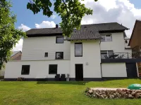 Große,und Luxe Renovierte Wohnung mit Sauna/garten, Garage und Kinderspielplatz - Wifi