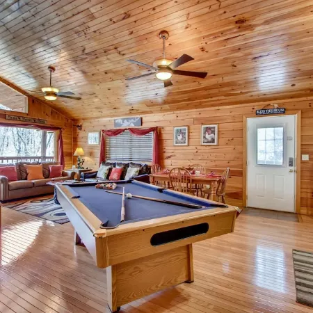 Cozy Cabin Retreat at the Entrance of National Park, HotTub, Secluded, Fireplace