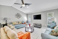 TROPICAL FAMILY OASIS ON CANAL-PET FRIENDLY