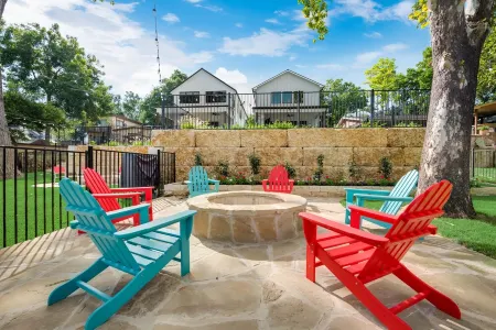 Luxury Lake House w/2 story dock, boat lift, & private heated pool!