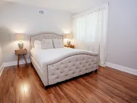 Mid-Century Modern - 3600sqft - 1 Mile to CBDHistoric Surroundings, Walk to CBD - Balcony