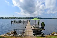 Amazing Waterfront Retreat with Pool, Pier, and Kayaks, Minutes from Annapolis