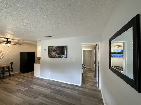 Piney Woods 6 - King Bed Отели в г. Тексаркана