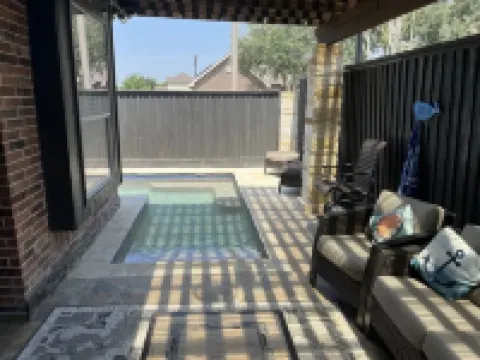 Pool/Kingbed/Awesome grill