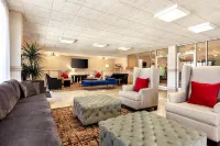 Ramada by Wyndham Sarasota Waterfront, Tikki Bar & Grill, Near Airport & Beaches Hotels in Whitfield