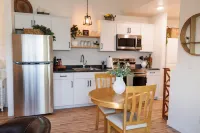 Longhorn Studio- 15 min from Glacier NP-Whitefish Mtn, and Flathead Lake!