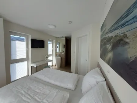 NEW! modern, high-quality, central apartment, with sauna, garden, wallbox in Burhave