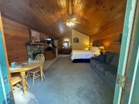 4 Moose Lodge ROMANTIC Log Cabin in the woods. Hot Tub & Wood Burning Fire Place
