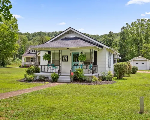 Genevieve's Cottage! Totally Renovated with all the Charm! Hotels in Hixson