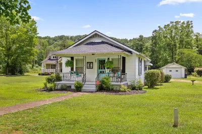 Genevieve's Cottage! Totally Renovated with all the Charm!