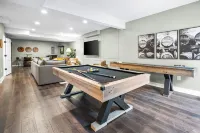 ✨Luxe Farmhouse✨Bourbon Trail✨ 4 king Beds ✨Hot Tub Games Trails sleeps 16