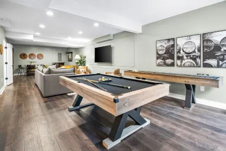 ✨Luxe Farmhouse✨Bourbon Trail✨ 4 king Beds ✨Hot Tub Games Trails sleeps 16