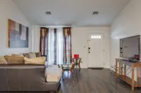 Luxury Spacious Home, Only 4.7 Miles From Airport