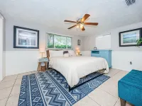 Serene Lakefront home in Tampa Bay, close to beaches and downtown Tarpon Springs Hotels in Holiday