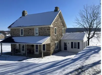 Charming 4 bedroom FarmHaus, circa 1790, renovated on Scenic Byway.