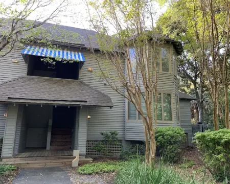 Lagoon view villa with office, easy walk to beach! Hotels in Kiawah Island