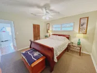 Riverside Retreat - 3 Kayaks, minutes from the beach, shops and great food! Hotels near Moreno RV Sales