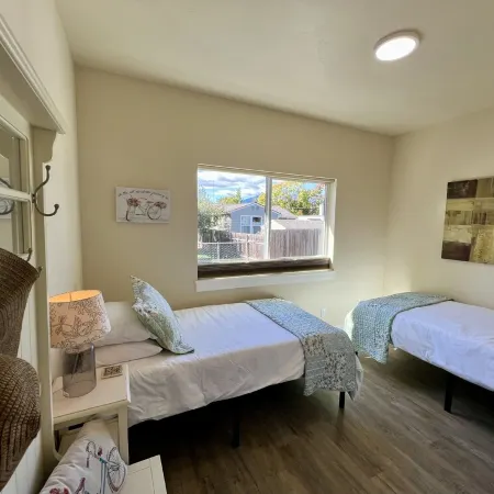 Located in South Sandpoint, only 2 blocks from the lake!