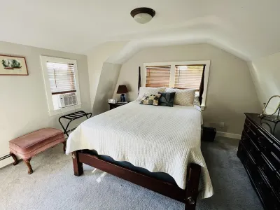 The Anchor House Marblehead Retreat - Minutes to Old Town and Historic Salem! Hotels near Old Burial Hill Cemetery