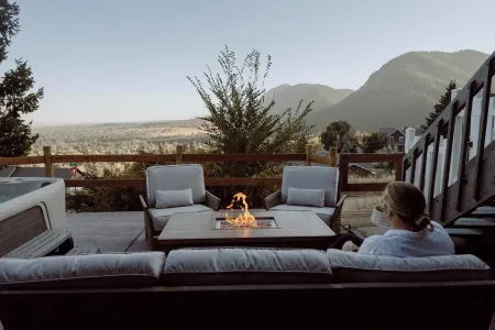 Dream location- Mountain Views, Reservoir trails, small town, close to USAFA Отели в г. Палмер Лейк