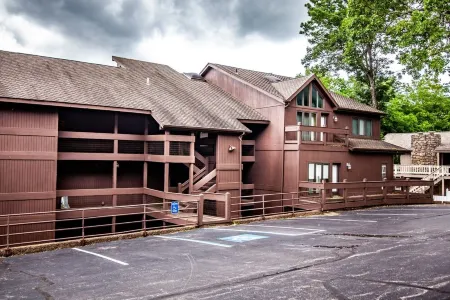 Indoor/Outdoor Pools! Hot Tub!! Sauna!!! Steam Room!!!! Relaxation!!!! Отели в г. Осейдж Тауншип