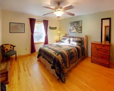 Tranquility Cabin - Your Smoky Mountains Getaway! Отели рядом с достопримечательностью «Santa's Land Fun Park & Zoo»