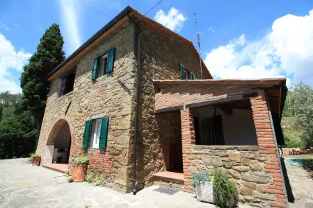 Farmhouse in the hills with panoramic view and swimming pool