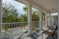 Tropical Paradise in Beach Retreat - FREE Beach Serv.  In Season Mar - Oct!