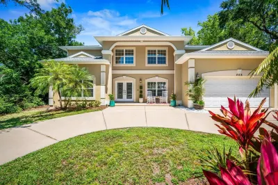7BD, Heated Pool&Spa, Walk to Beach, PutPut, Golf Cart, 10 min. to Downtown!