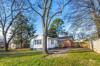 Fully Stocked and Spacious 2 Master Bdrms LOCATION, COMFORT, LUXURY