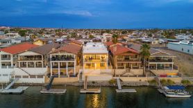 Exceptional 4 Bedroom Riverfront Home with Dock! Sleeps 16