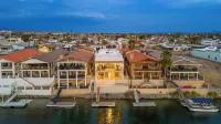 Exceptional 4 Bedroom Riverfront Home with Dock! Sleeps 16