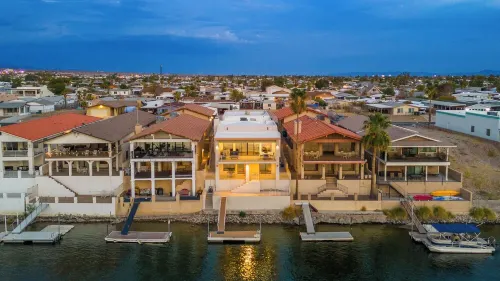 Exceptional 4 Bedroom Riverfront Home with Dock! Sleeps 16