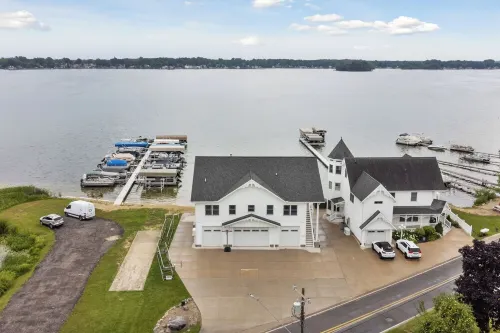 Crystal Lakefront Luxury Condo – North Shore, Crystal, Michigan