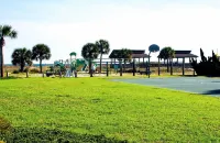 Great center-island location, walk everywhere!