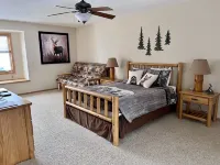 Beautiful Lake home w/hot tub, & 270 ft Lake Shore!